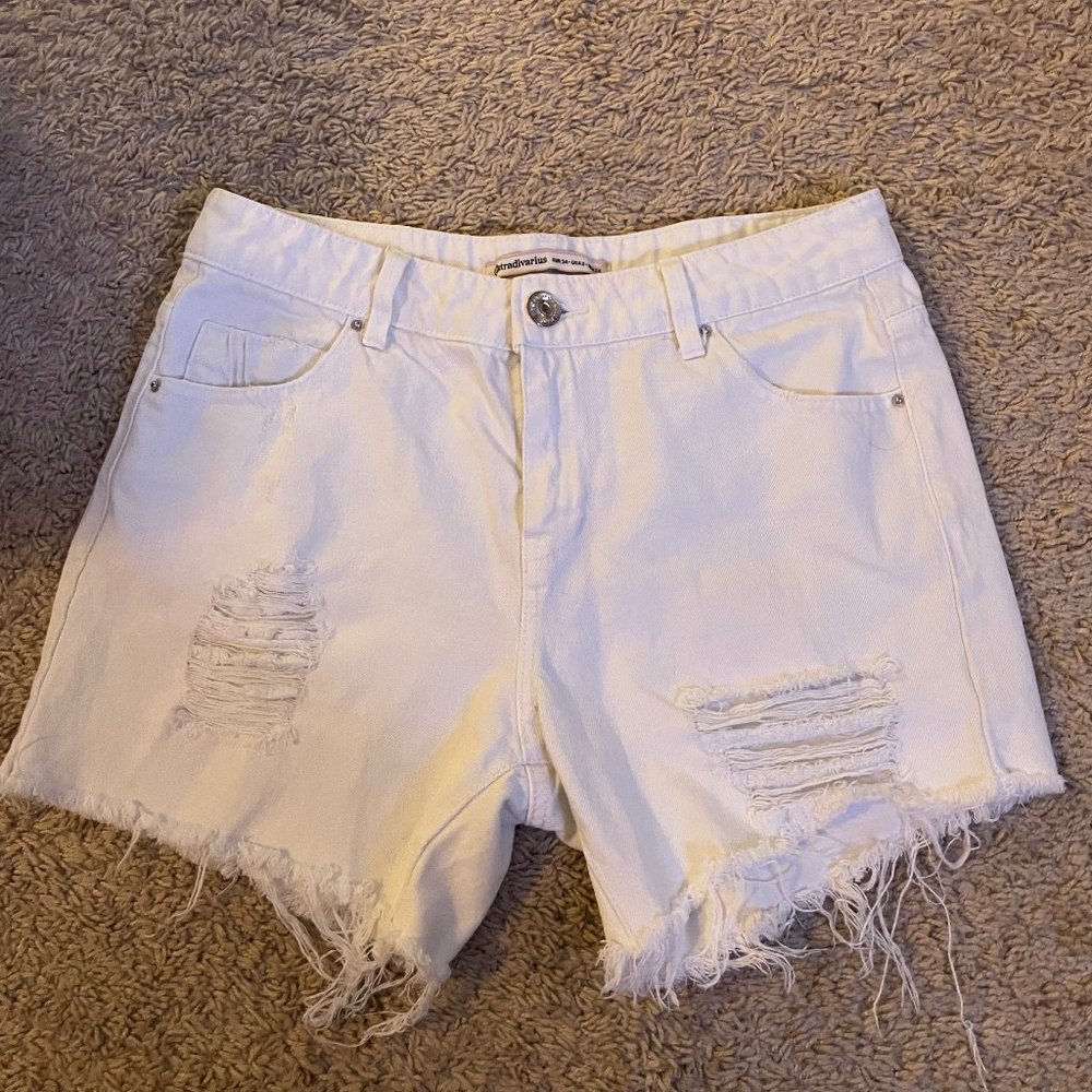 Stradivarius white shorts
